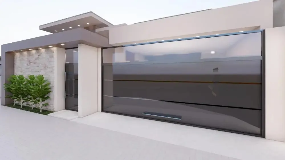 Fachada de casa moderna em tons claros, com cobertura plana, iluminação embutida e portão de vidro